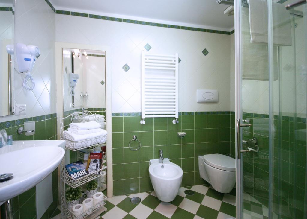Sebeto Toledo Apartment Napoli Bagian luar foto